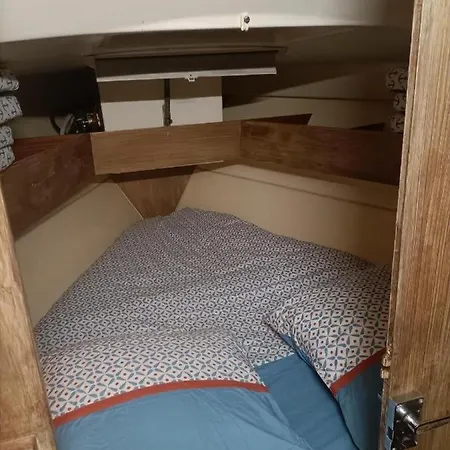 Botel Nuit Insolite Sur Un Bateau *