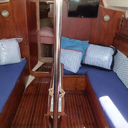Nuit Insolite Sur Un Bateau * 카네트
