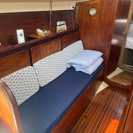 Hotel na wodzie Nuit Insolite Sur Un Bateau